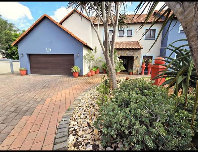 5 BEDROOM HOUSE FOR SALE IN ZAMBEZI COUNTRY ESTATE